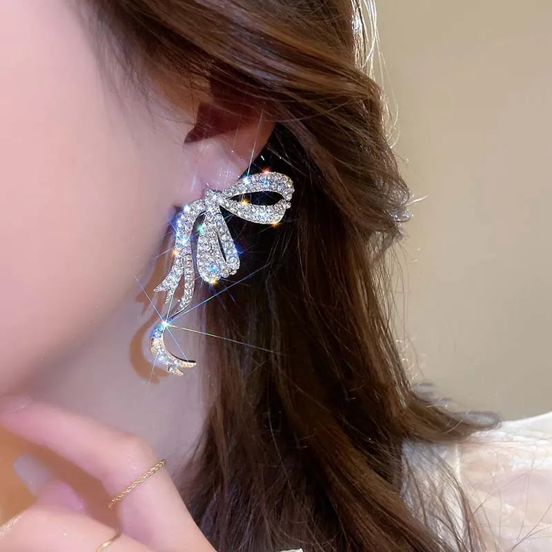 《Ranking No. 7》SM-1030 ラインストーンハーフリボンピアス