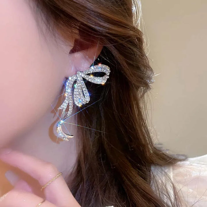 《Ranking No. 7》SM-1030 ラインストーンハーフリボンピアス