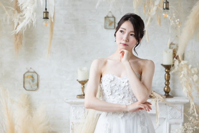 ウエディングドレスにネックレスはあり？なし？｜おすすめの選び方をご紹介