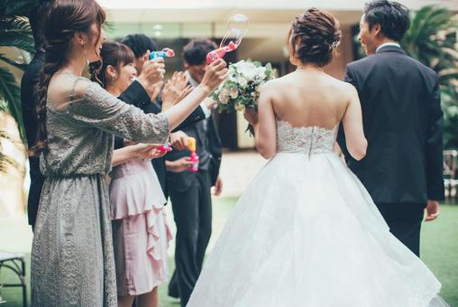 結婚式お呼ばれマナー＆コーデの正解は？｜アクセサリー・服装選びのポイント