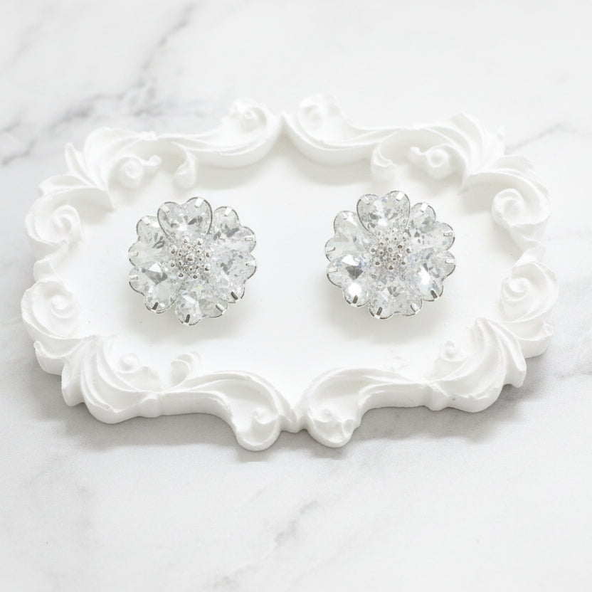 SMP-02 【即納・オリジナル】ブルームグレイス フラワーピアス – Sunny
